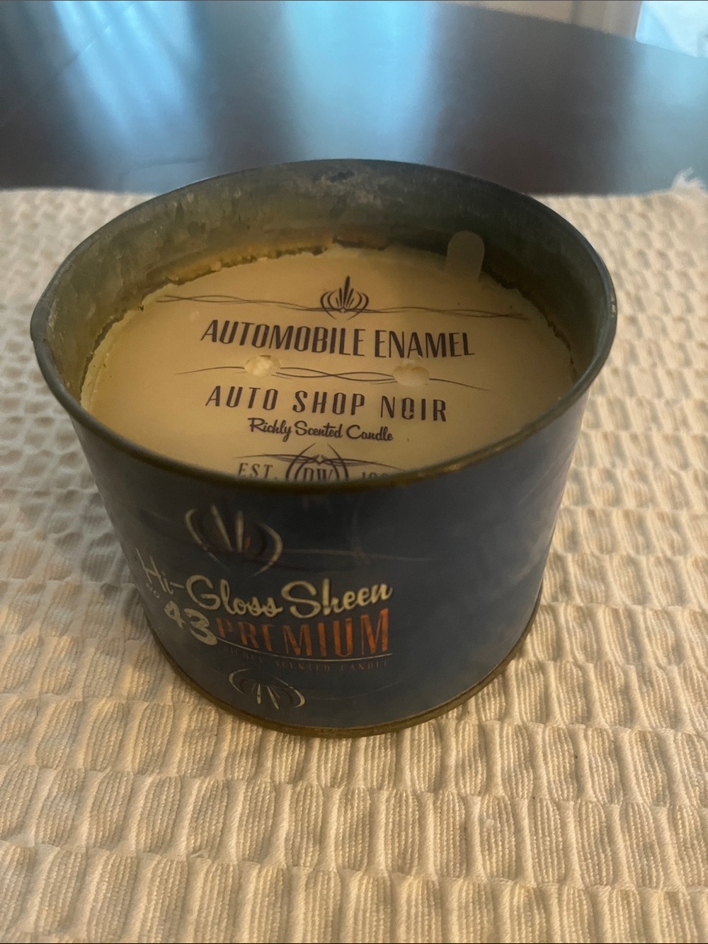 DW Home Automobile Enamel Auto Shop Noir Navy and Cream Tin Candle